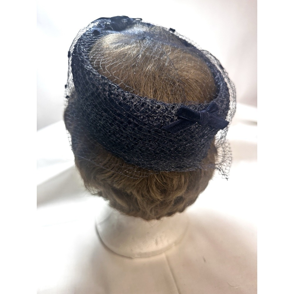 Union Made Women's Navy Hat With Netting on the open top/side. Union Made 1950's - Picture 6 of 12